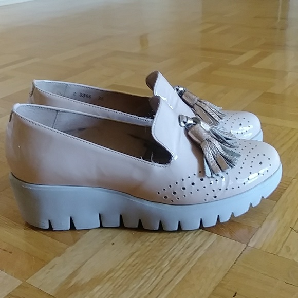 wonders fly Shoes - Wonders fly Memory Gel made in spain nude patent leather platform loafers